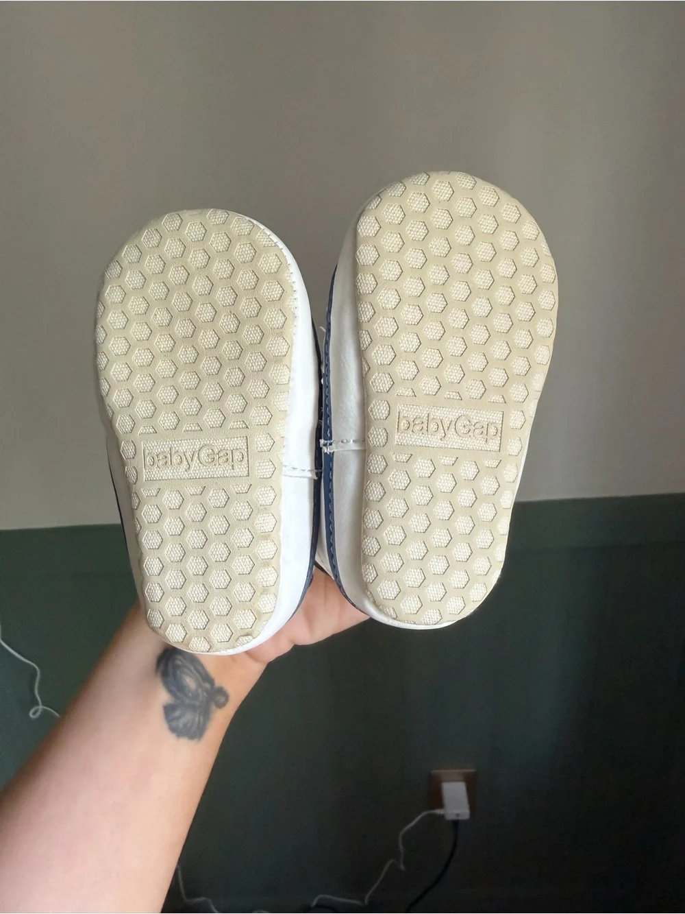 GAP comfortable white